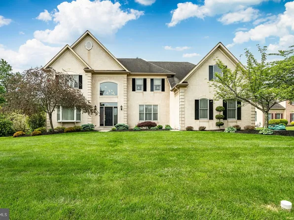 87 Schreiner Dr, North Wales, PA 19454