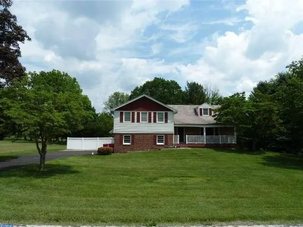 6 Chapel View Ln, Phoenixville, PA 19460