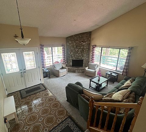 2nd image of 4004 Pearl Rd