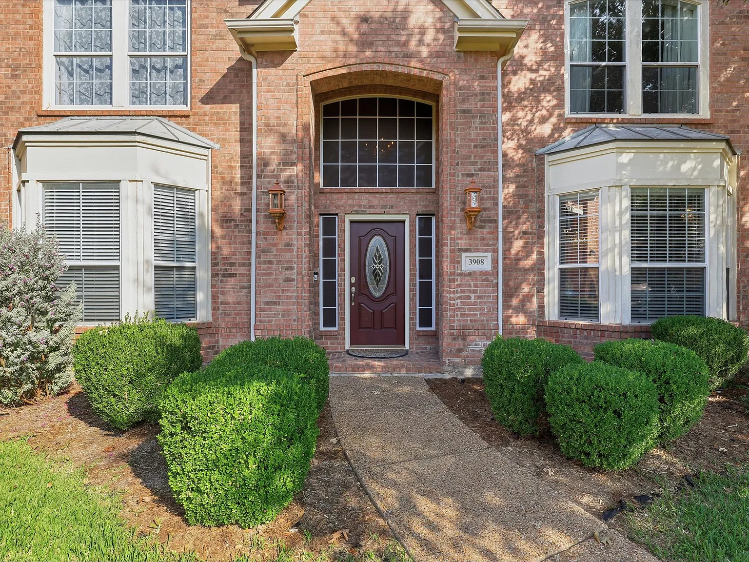 5 bed, 4469 sqft, $4,000 — Photo 2
