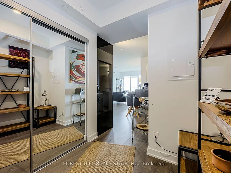501 Yonge St #3809 — Photo 4