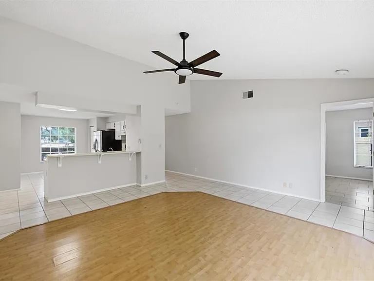 1901 Castle Bay Ct — Photo 9