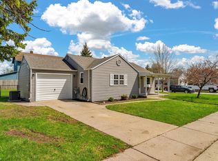 922 16th St, Port Huron, MI 48060