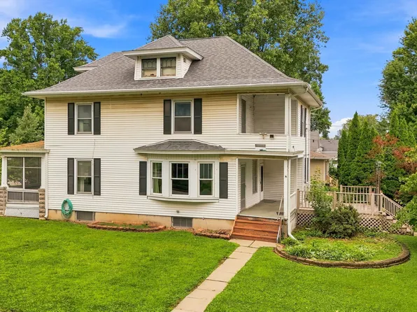 942 S Starr Ave, Burlington, IA 52601