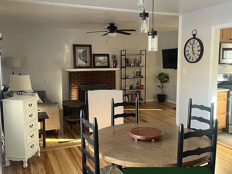 1233 E La Salle St — Photo 3