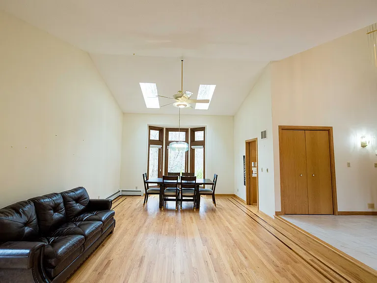 18 Clifford Ave — Photo 5