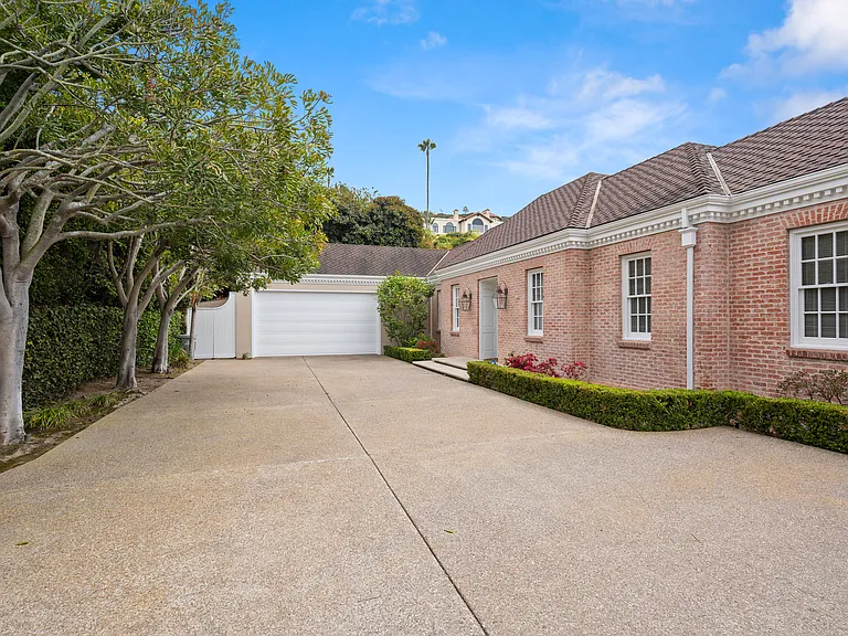 7612 Hillside Dr — Photo 5