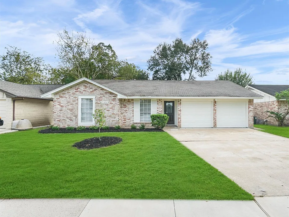 13435 Greenbriar Dr