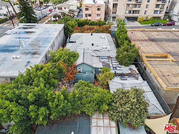 5th image of 206 N Mariposa Ave