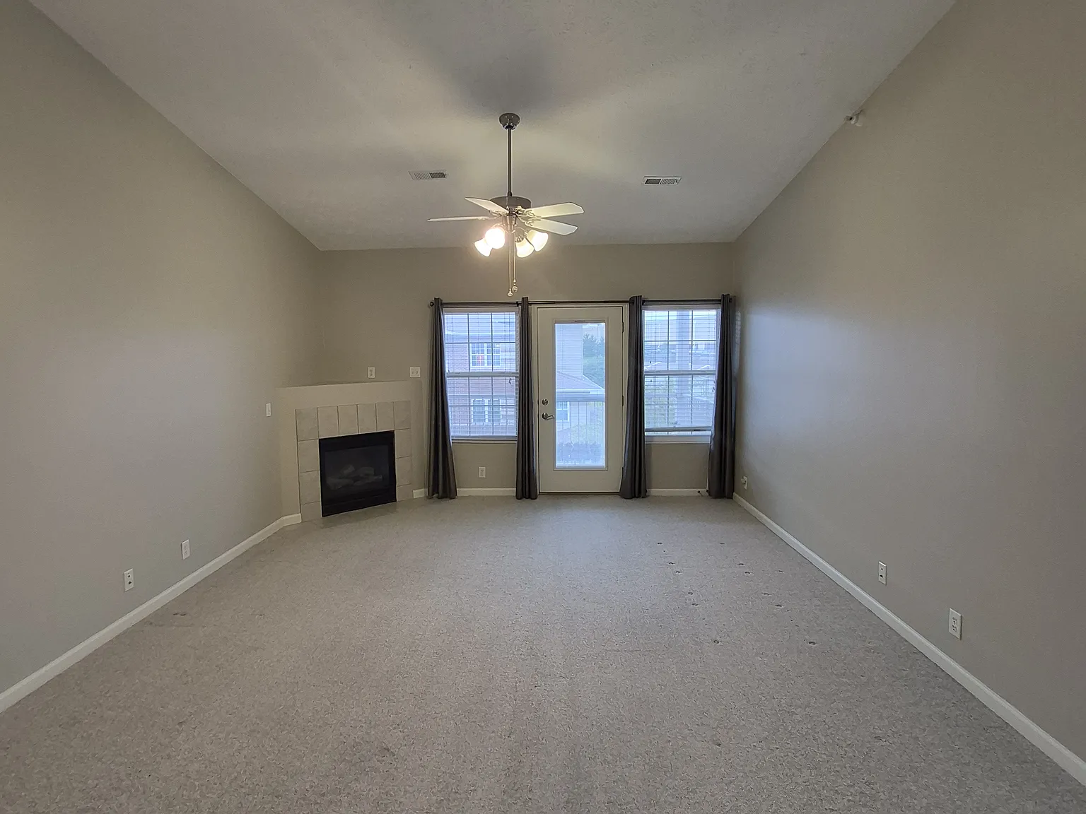 1 bed, 937 sqft, $1,300 — Photo 2