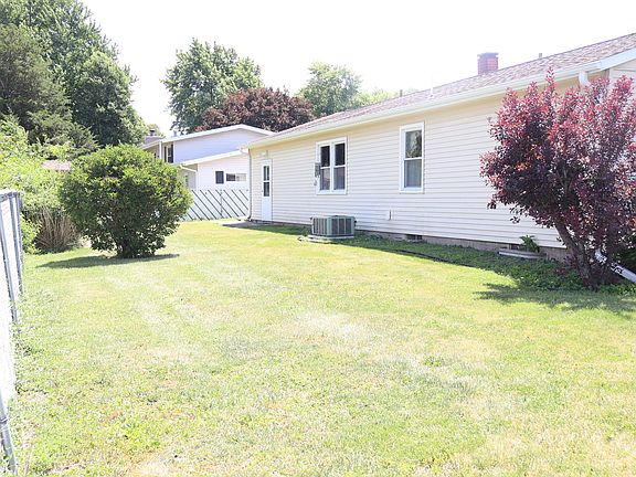 3rd image of 312 Dixon St