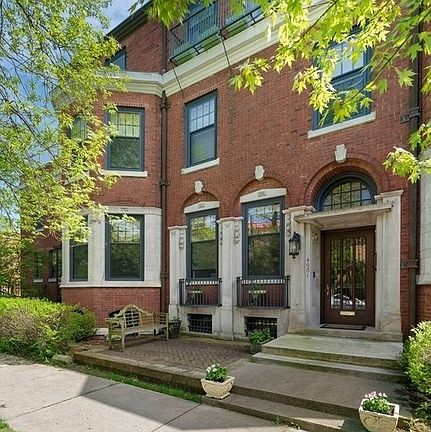 2nd image of 4901 S Woodlawn Ave