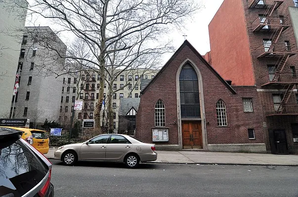 Rented by CENTURY 21 Sunny Gardens Realty, Inc. | media 22