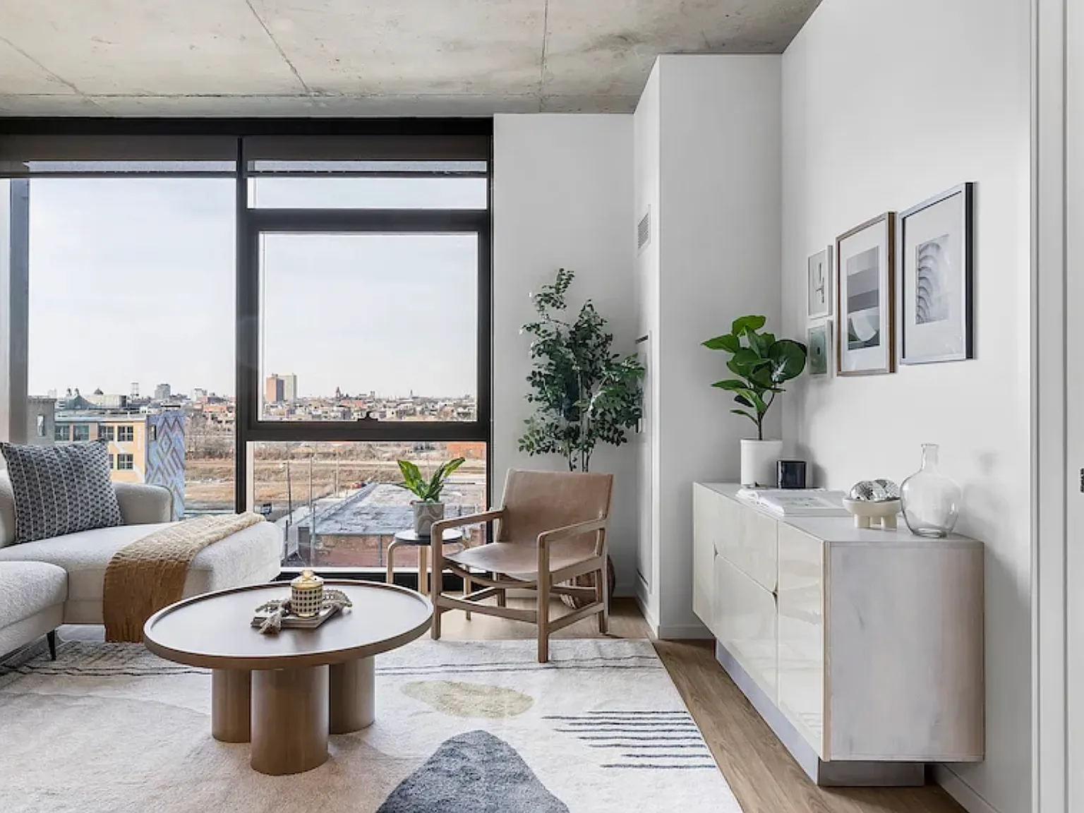 1 bed, 576 sqft, $2,780 — Photo 3