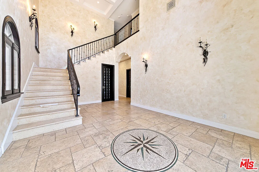 5 bed, 4.0 bath, 3621 sqft, $14,800 — Photo 3