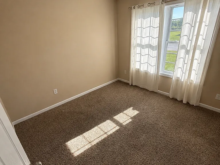 1210 Stonington Dr — Photo 7
