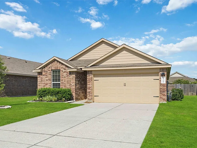 23610 Water Hickory Dr — Photo 2