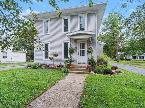 216 N Nottawa St, Mendon, MI 49072