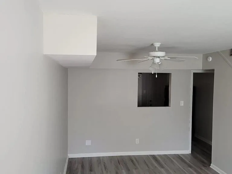 Formal dining area. Perfect size for dining table. Or can be used as home office/study area.