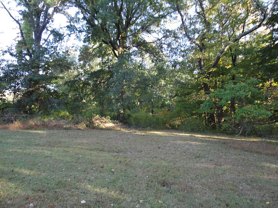 2nd image of 01621 Meetinghouse Rd
