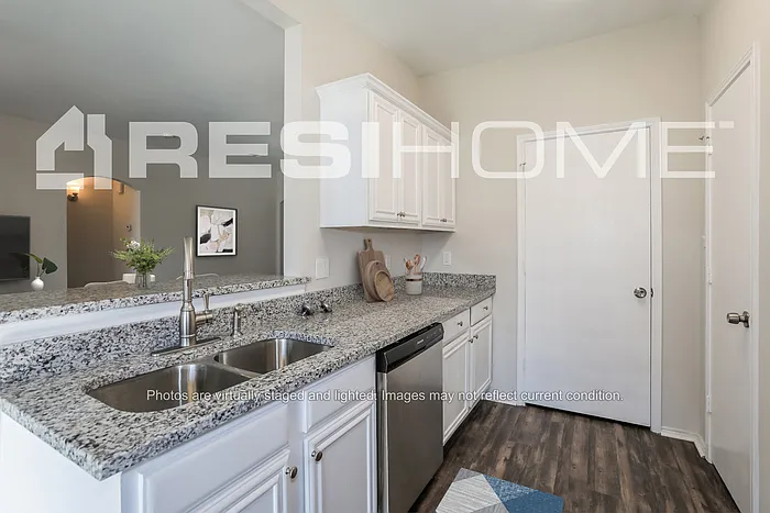 3 bed, 2.0 bath, 1306 sqft, $1,895 — Photo 3