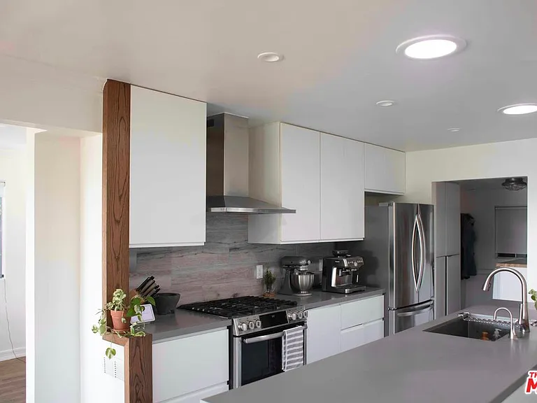 1112 Montecito Dr — Photo 10