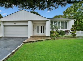 23 Netto Ln, Plainview, NY 11803