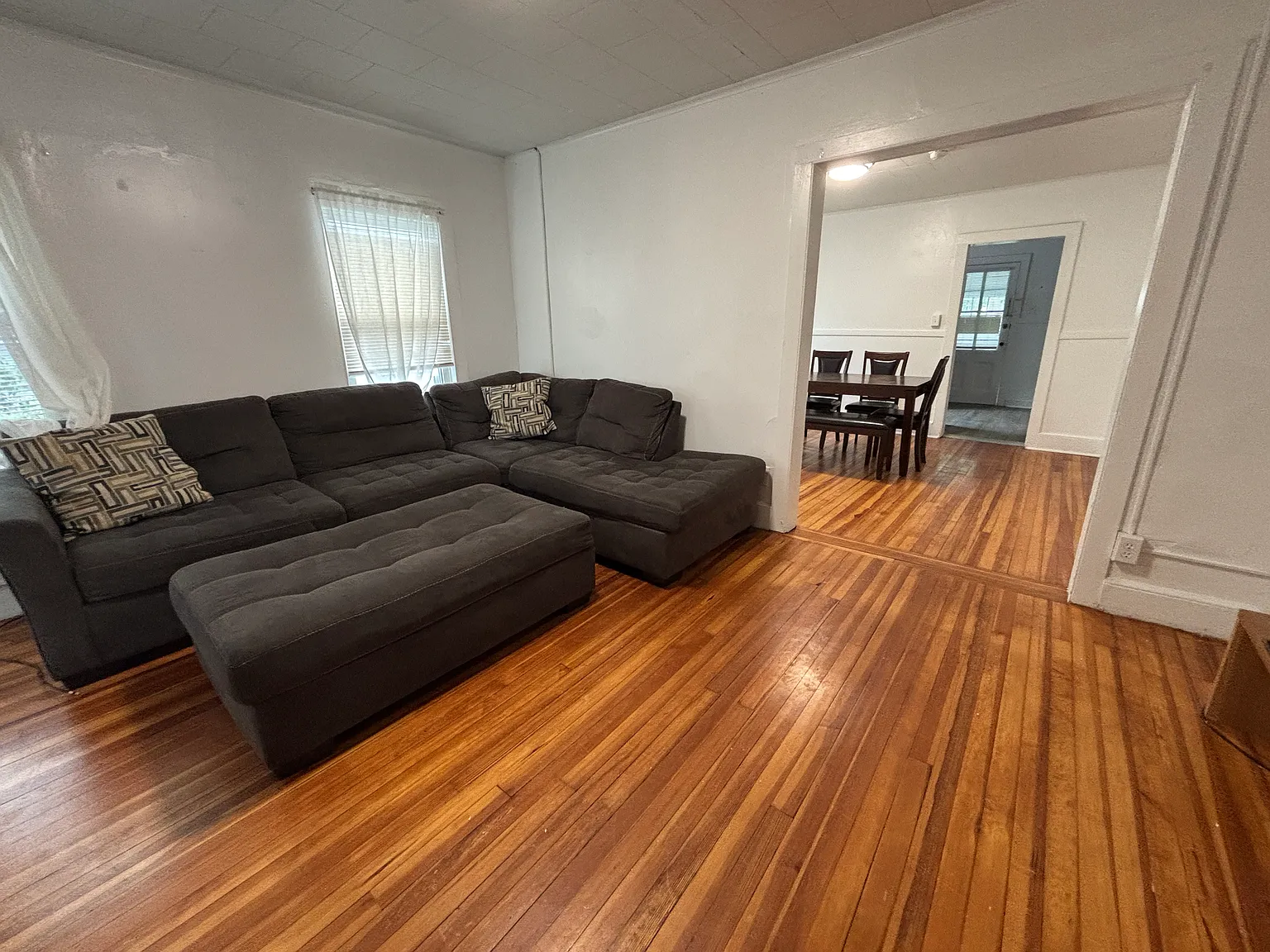 6 bed, 2358 sqft, $4,500 — Photo 3