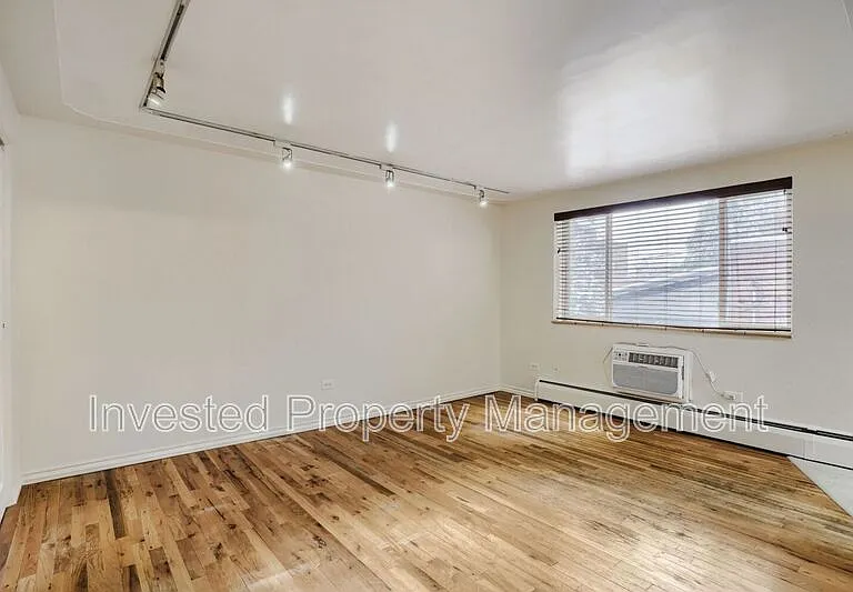 656 N Logan St #8 — Photo 8