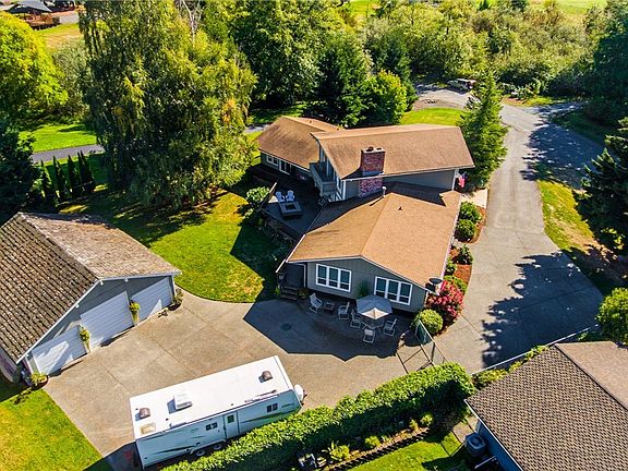 3344 square foot Rolling Ridge home sits on just over a half acre lot with a large 3 bay shop, 3 bedrooms & 3.5 bath.