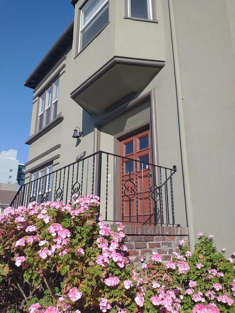 Building Photo - 1456 1st Ave #4