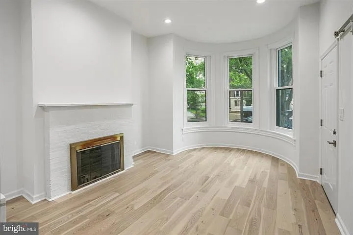 2 bed, 630 sqft, $4,350 — Photo 4
