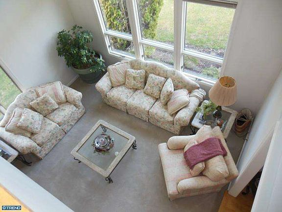 5th image of 140 Chelsey Dr