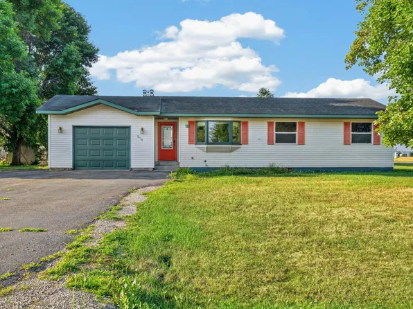 515 9th St SW, Braham, MN 55006