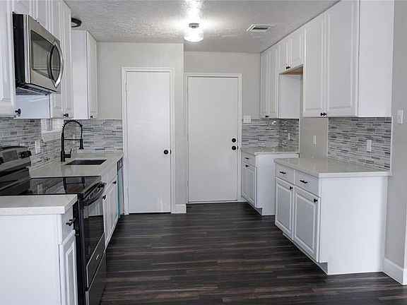 4th image of 605 Regency Drive