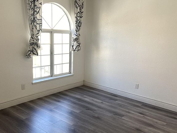 5th image of 143 Buckeye St