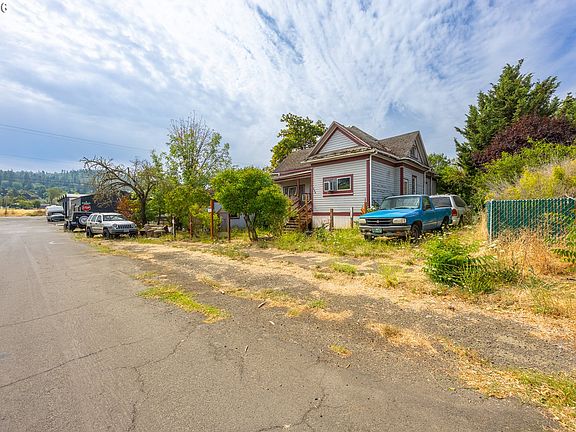 3rd image of 173 SE Miller Ave