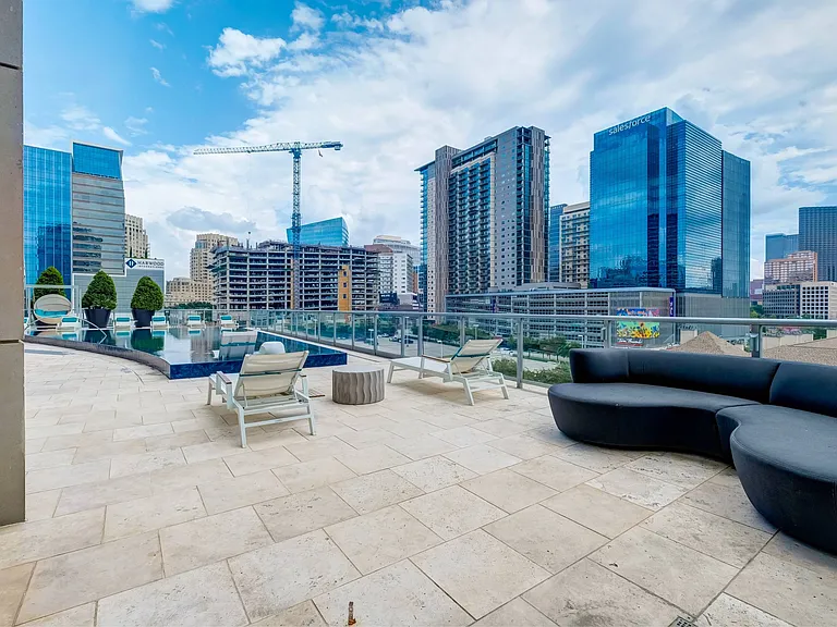 Cirque Residences — Photo 27