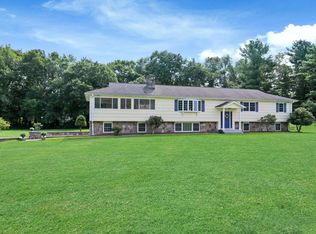 21 Westfield Dr, Trumbull, CT 06611