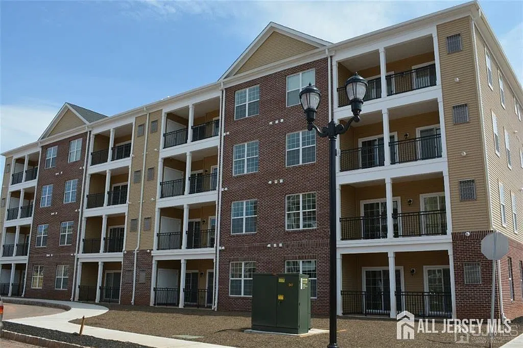 2 bed, 4.0 bath, $2,595 — Photo 2