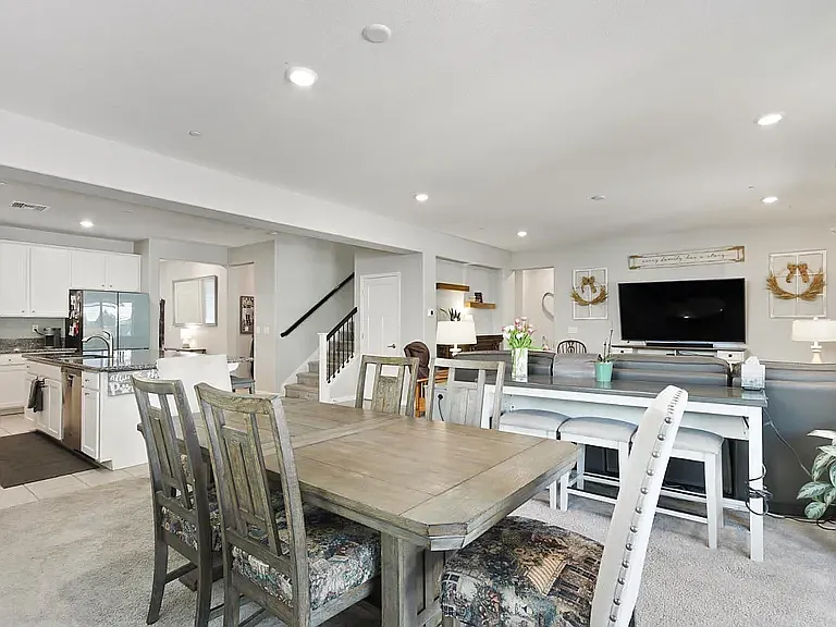 3652 Edington Dr — Photo 8