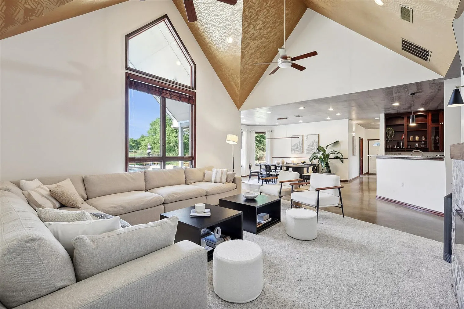 5 bed, 4.0 bath, 2841 sqft, $17,804 — Photo 4