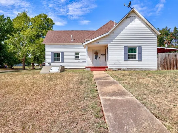 228 S 11th St, Chickasha, OK 73018