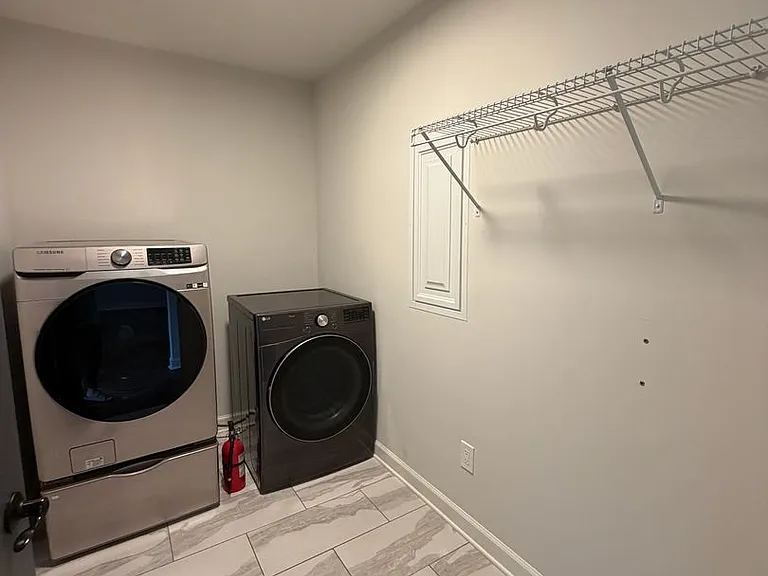 802 Legacy Dr — Photo 4