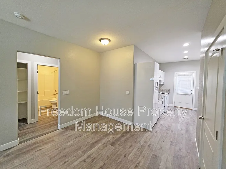 1121 Sixshooter Ave #1 — Photo 8