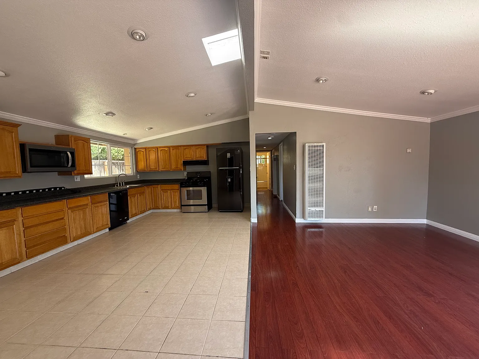 3 bed, 1108 sqft, $4,500 — Photo 4