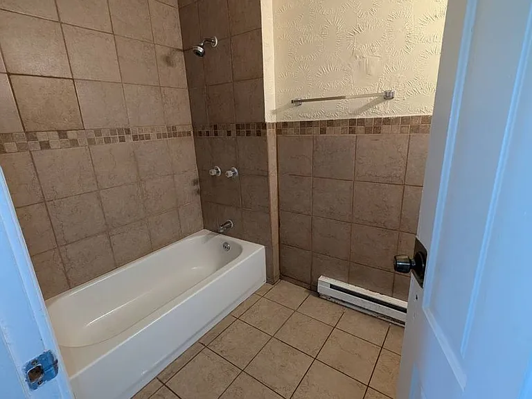 136 N Longwood St — Photo 8