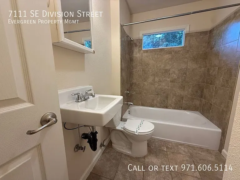 7111 SE Division St — Photo 13
