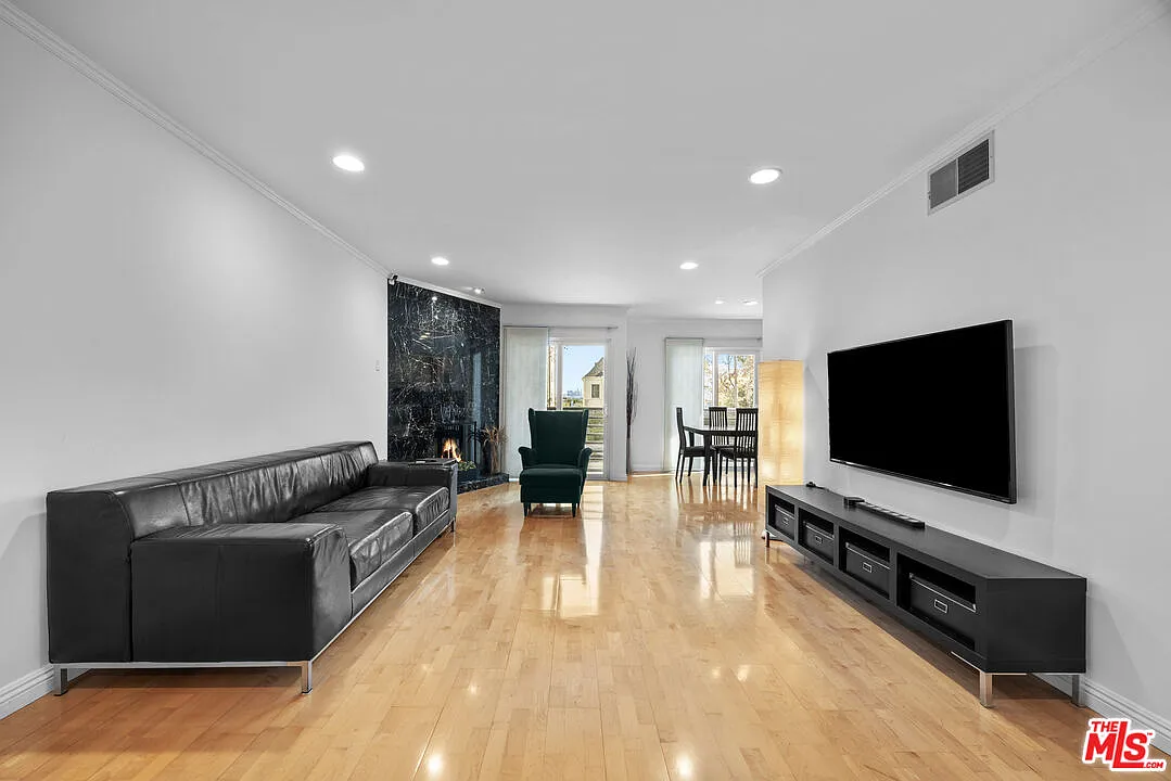 Building Photo - 1515 S Beverly Dr #202