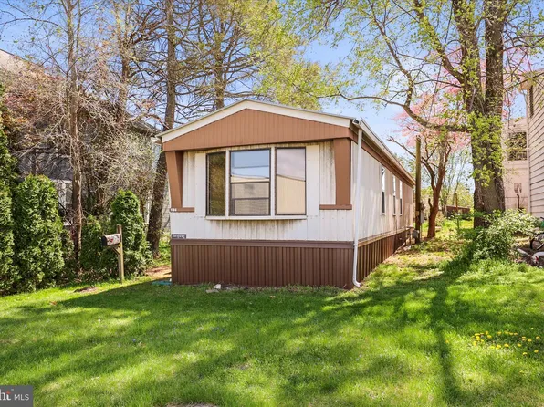 1104 W Elm Ave, Hanover, PA 17331